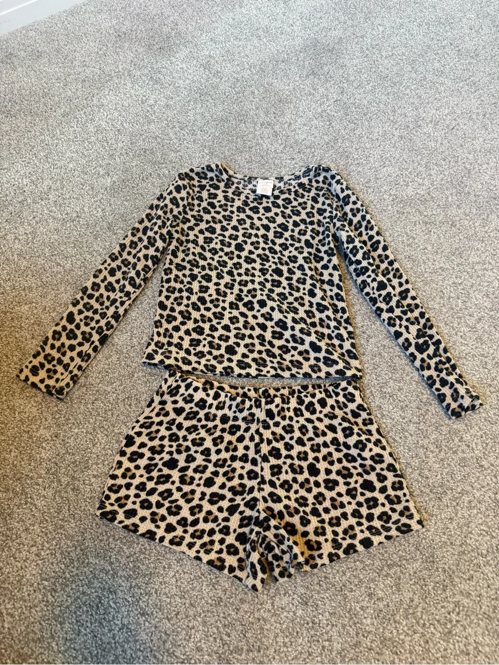 Cat & Jack Beige and Black Leopard Print Long Sleeve Pajama Set medium 8